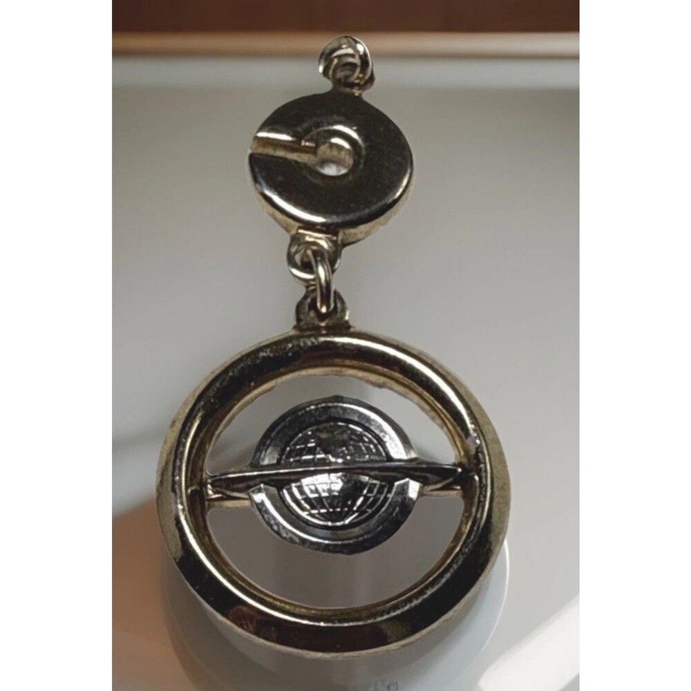 VTG & antique Hickok swivel fob pendant. It features a gold-toned outer ring